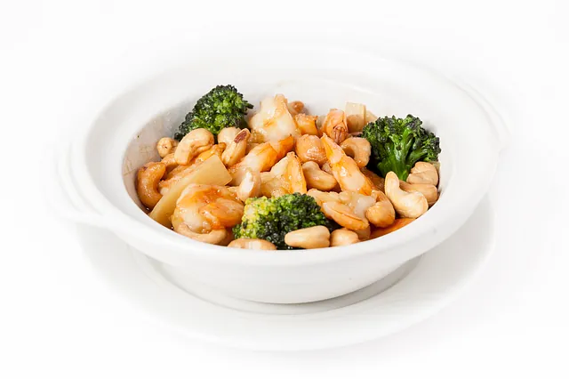 Bilde av kongereker med cashewnøtter og brokkoli