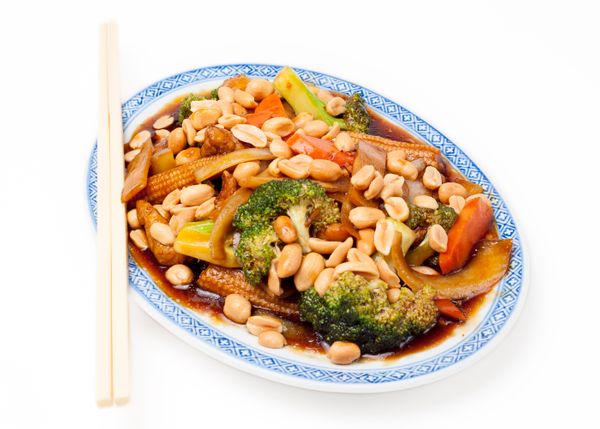 Bilde av kungpo kylling med grønnnsaker og peanøtter