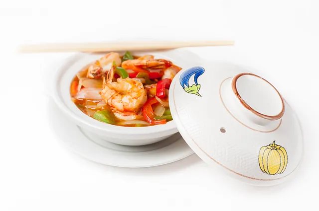 Bilde av szechuan kongereker med saus og grønnsaker